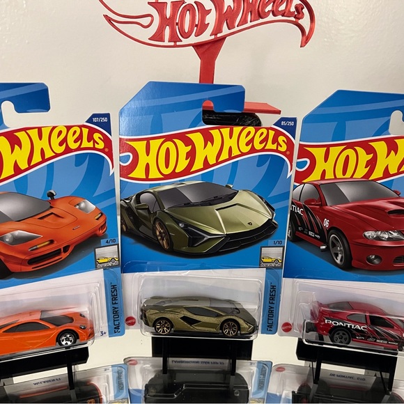 HOT WHEELS LOT 3!!!!! FACTORY FRESH, HW DRAG STRIP. - Picture 3 of 4